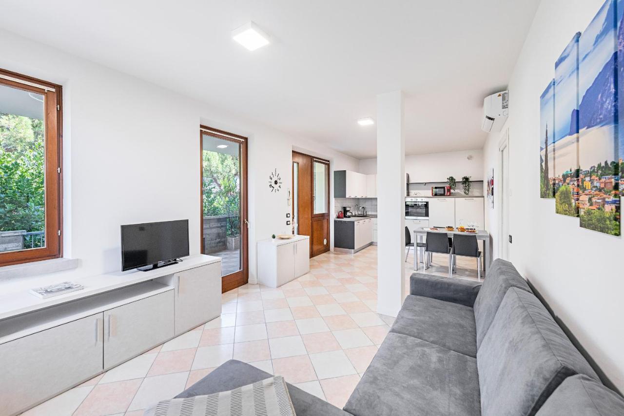 Apartmán I Ciliegi 1-09 Con Piscina By Wonderful Italy Desenzano del Garda Exteriér fotografie